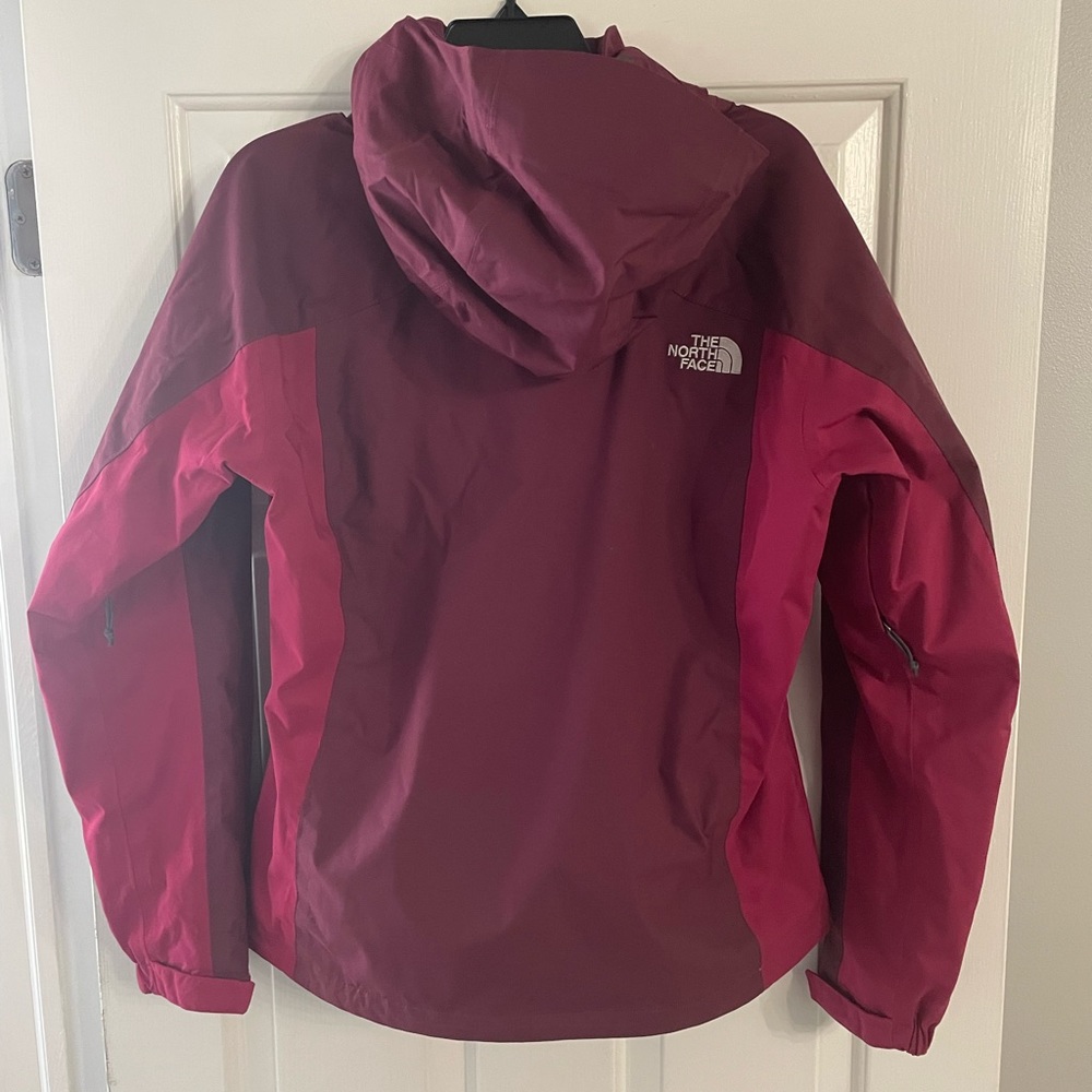 Women’s North Face Ski Coat (medium)